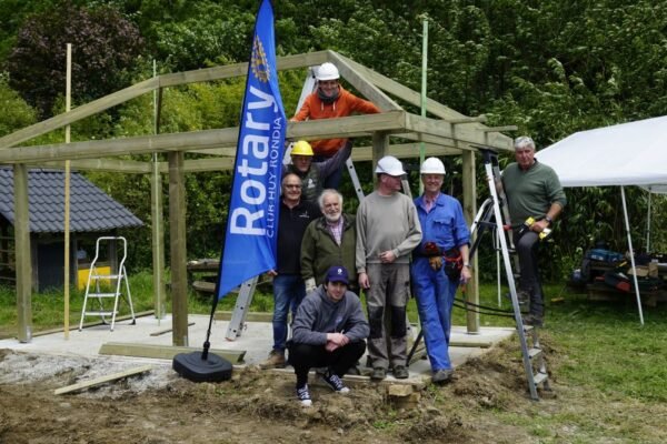 Les membres du club au travail