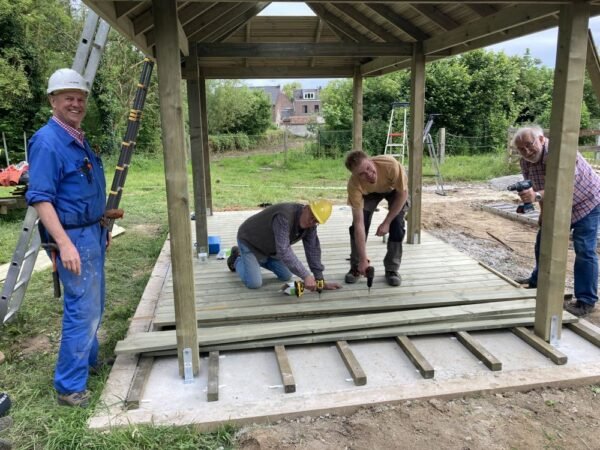 Pose du plancher de la pergola