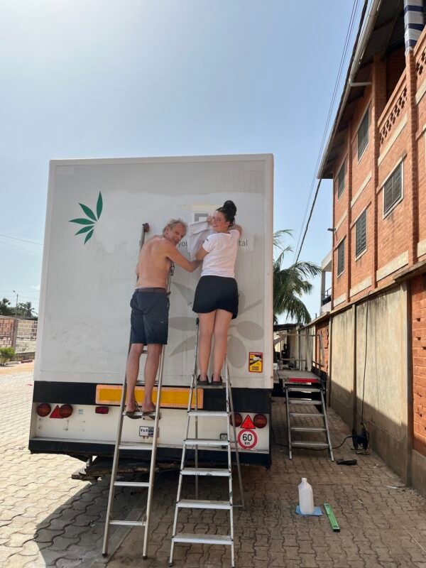 Achat camion de dentisterie à Mensura pour le Togo – Image 17
